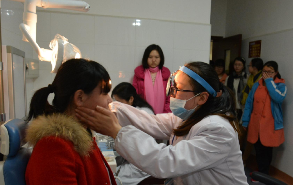 高三学生再翻车，体检医生很无奈，高考体检需要“一丝不挂”？