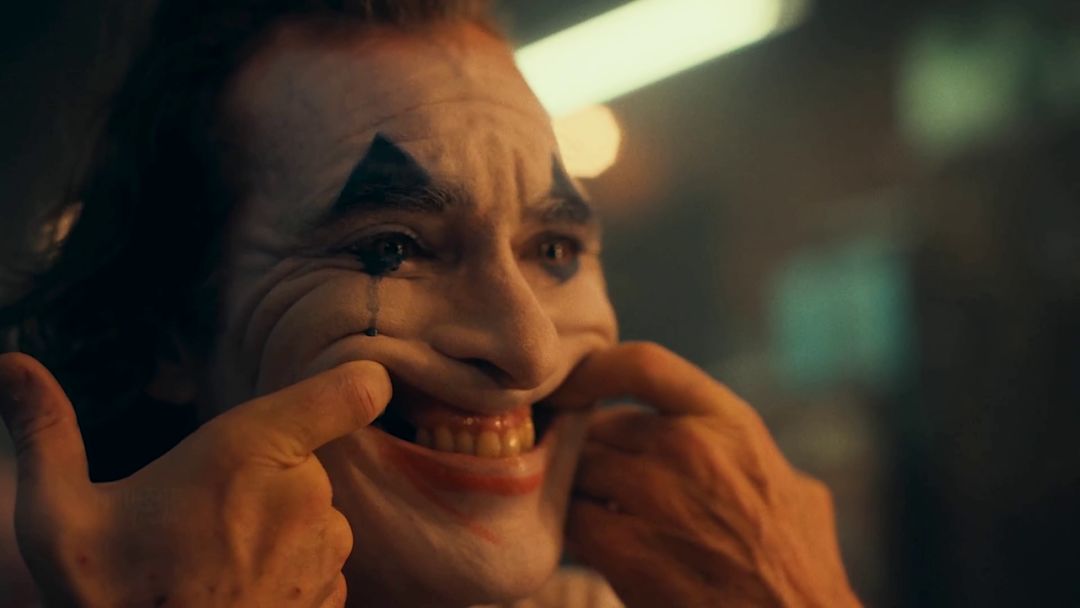 DC《小丑》火爆争议上映，万字深度解析小丑的从恶悲情之路