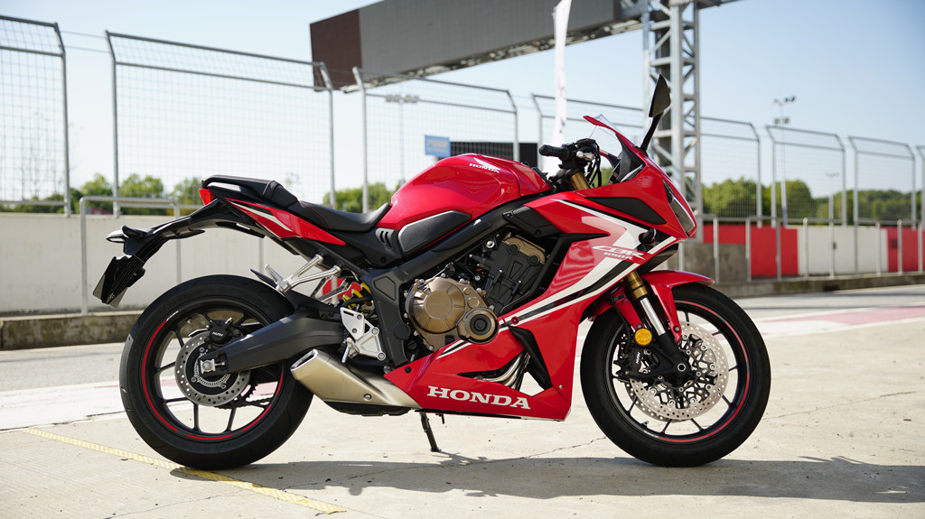 多了一个“R”贵4000块，本田CBR650R值不值