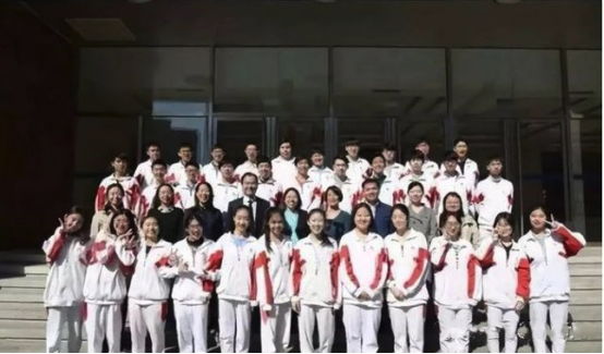 清华附中国际班可直升清华？校方回应后被打脸，网友：借口太荒诞