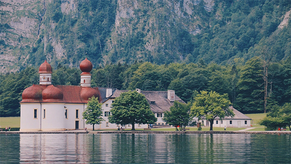 一起云旅游：山湖绝景彷若仙境，湖面倒影美哭众人