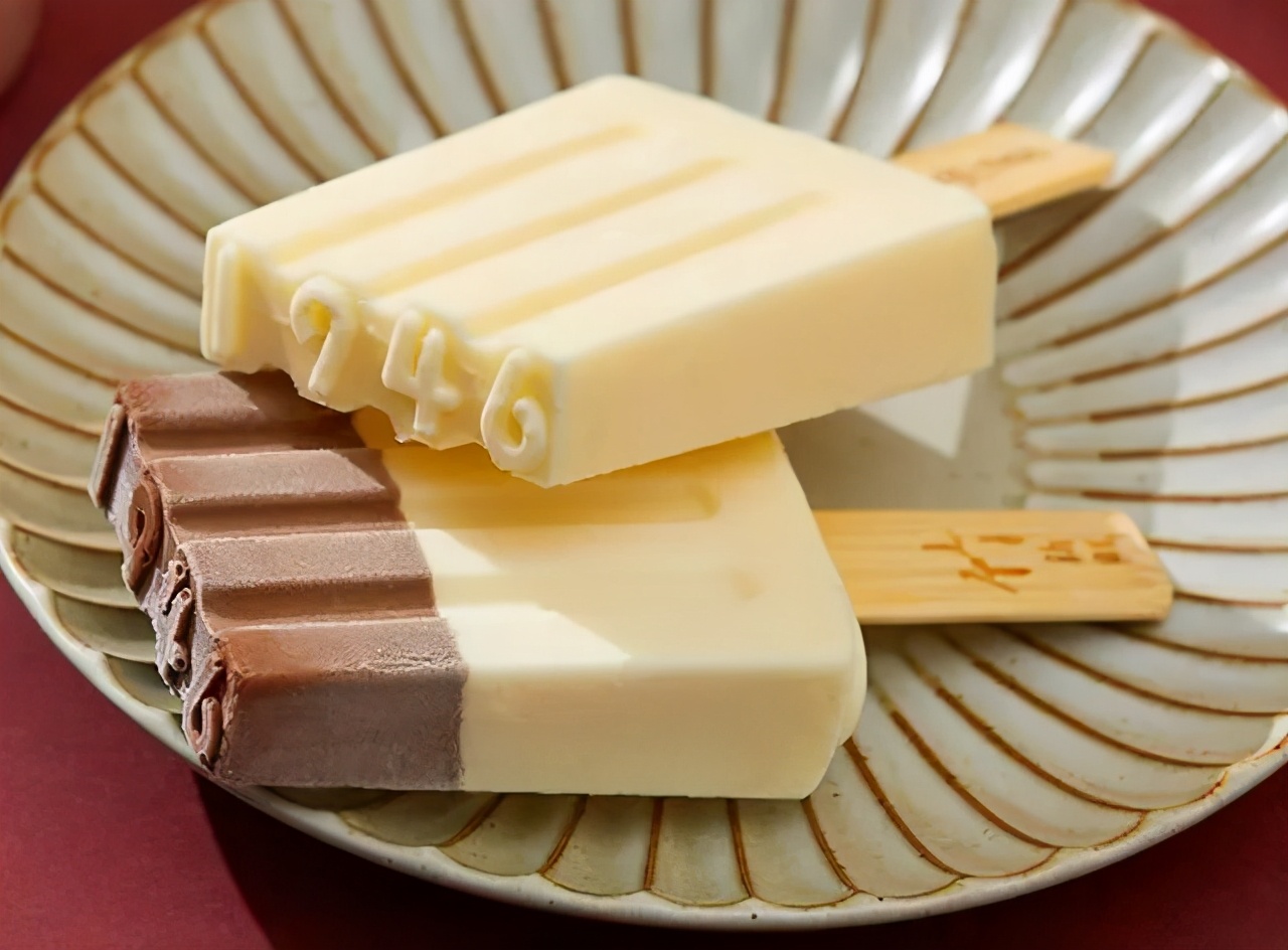 明治雪糕是动物奶油吗（从4毛卖到200元，冰淇淋也内卷）(2)