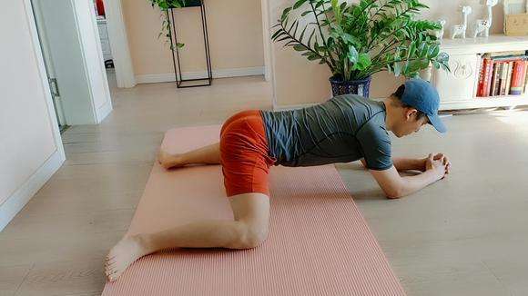 解锁瑜伽体式青蛙趴,超有效的开髋训练,30天趴出笔直腿型