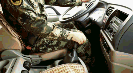 军营“驾校”开学啦！话不多说，赶紧上车~~~