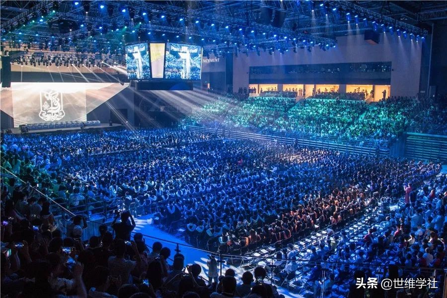 李嘉诚毕业演刷新朋友圈，“建立自我”自曝首富秘诀