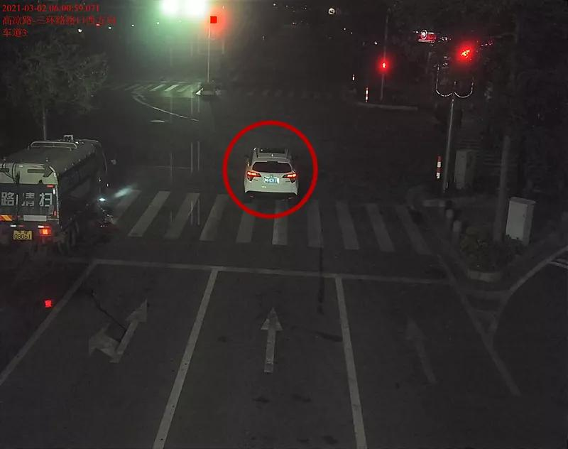 交通违法曝光！