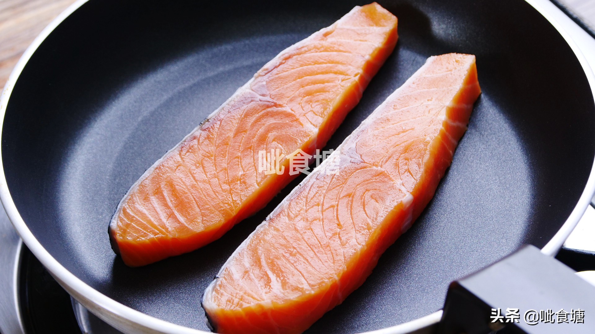 不用一滴油 三文鱼这种做法比生吃还美味 更营养健康 孩子特爱吃