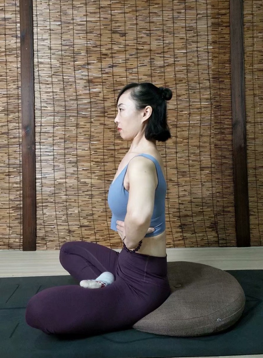 瑜伽调息练习，如何让呼吸更深长缓慢？
