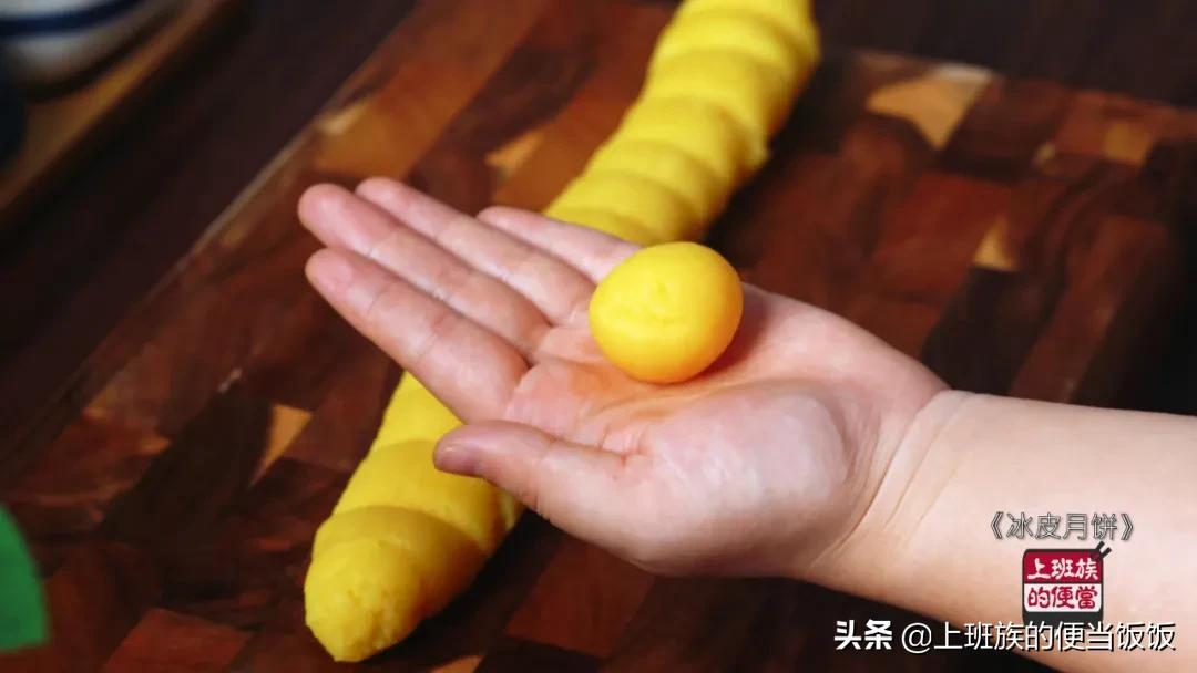 月饼别出去买了,师傅教你在家做,健康又美味