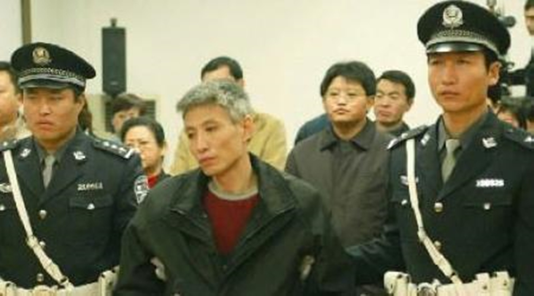 2000年，黑帮老大刘涌被捕，14名律师为他辩护，最后结局如何？