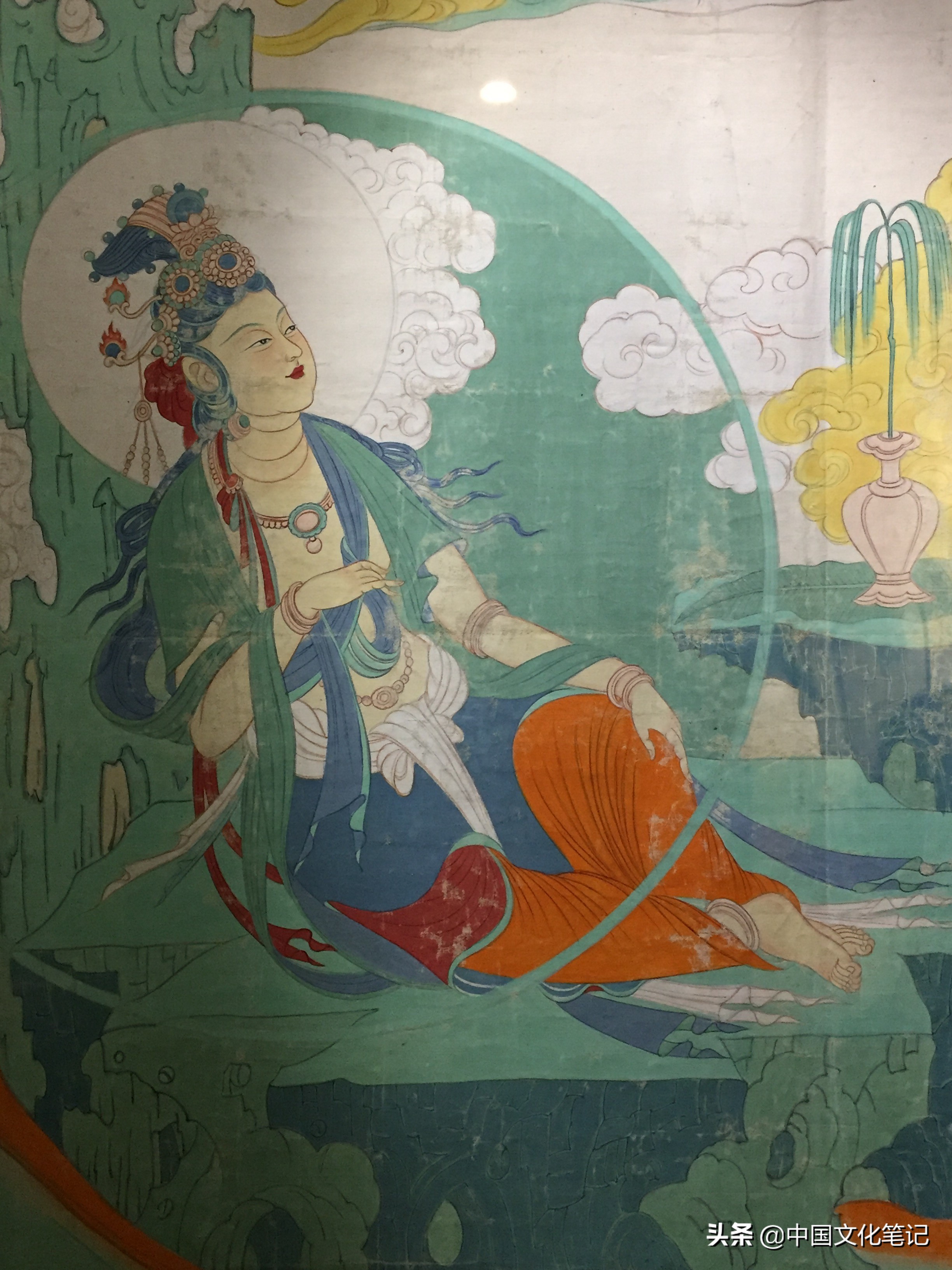 榆林窟中有一幅水月观音壁画,深得张大千的喜爱.