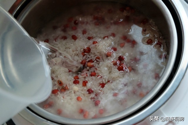 豆饭的做法 电饭锅版一看就会（用电饭煲做红豆捞饭的教程）