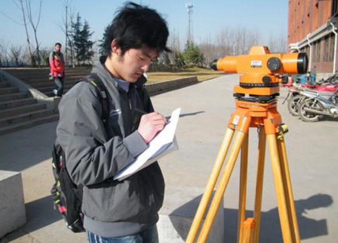 国内让人“后悔”的专业排行：医学专业排名靠前，会计教育均上榜