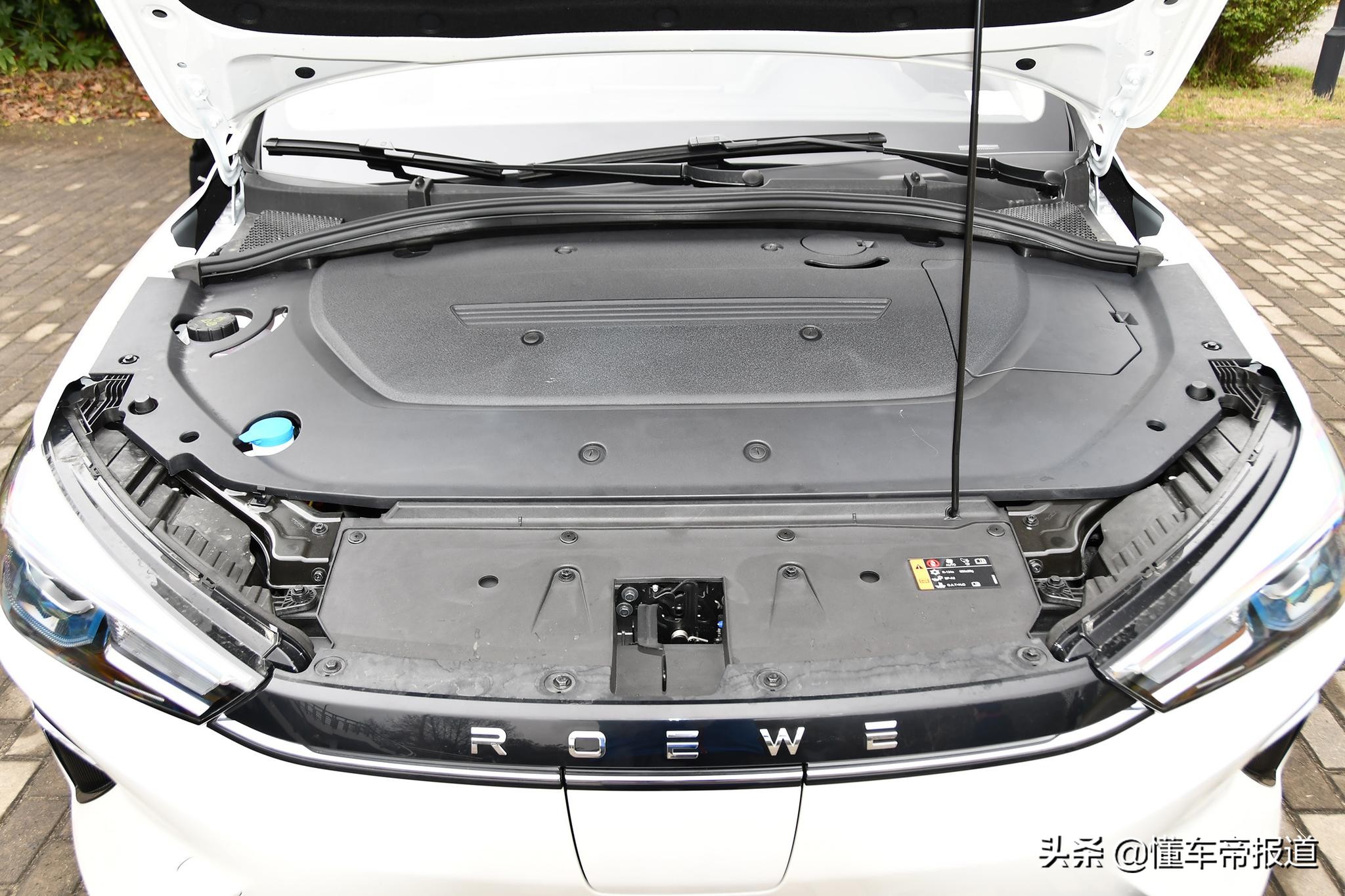 新车｜外观内饰大幅提升 荣威Ei5静态解析