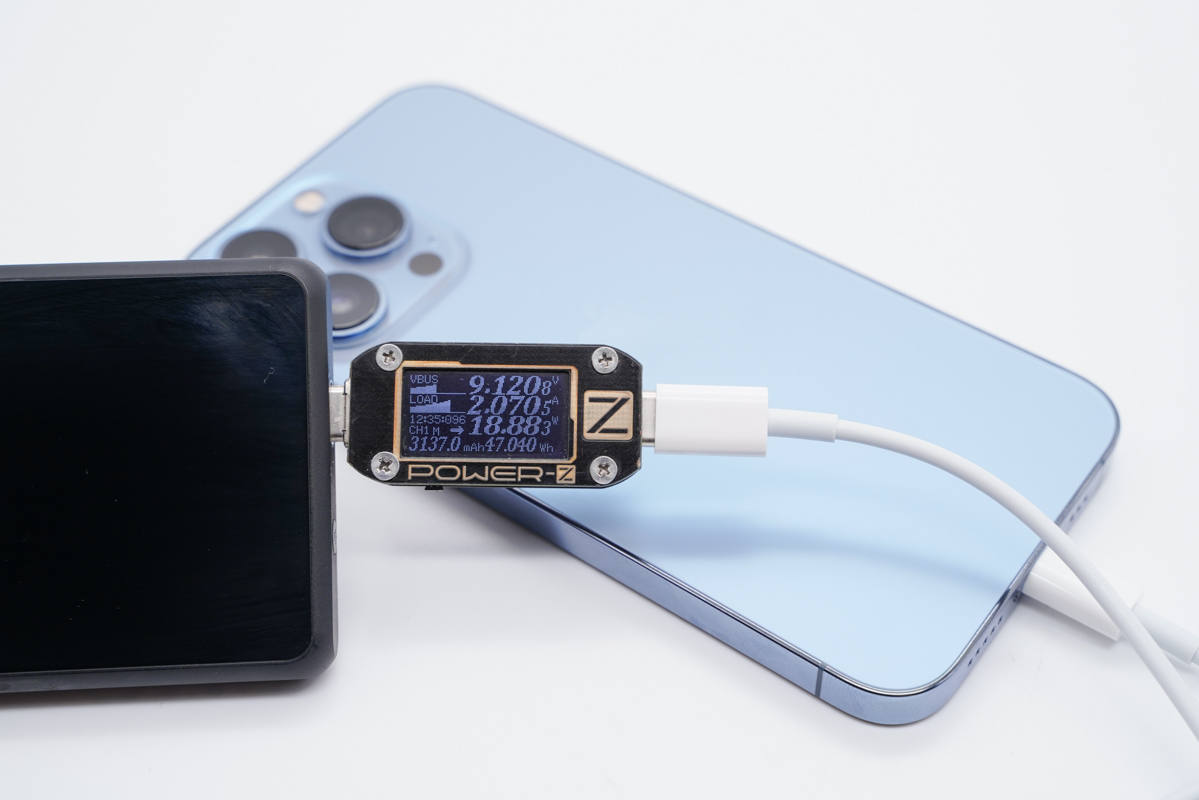 银行卡大小，咔嚓一下吸上iPhone13，Aohi超薄磁吸无线充电宝拆解