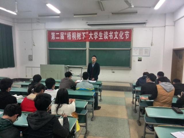 “学历没啥用、遍地是大学生！”在中国，本科学历到底是高是低？