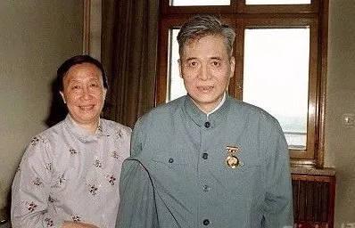 1986年天安门广场,邓稼先一口鲜血喷在英雄纪念碑,7天后与世长辞