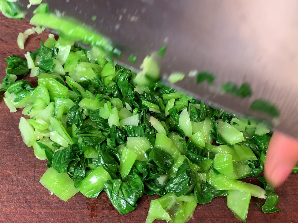 香菇青菜包好吃有诀窍，低脂低热量，翠绿鲜嫩，一次做20个不够吃