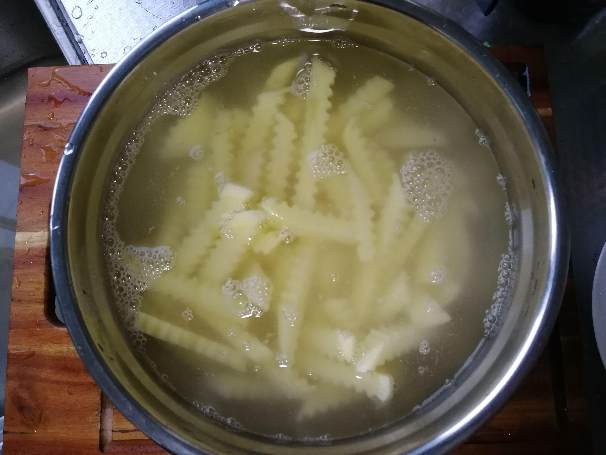 怎么做薯条（在家也能做出好吃美味的薯条）