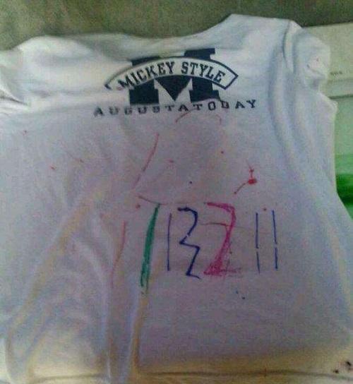 衣服画了水彩笔，肥皂洗衣液不管用，用这几种方法，泡一泡就干净