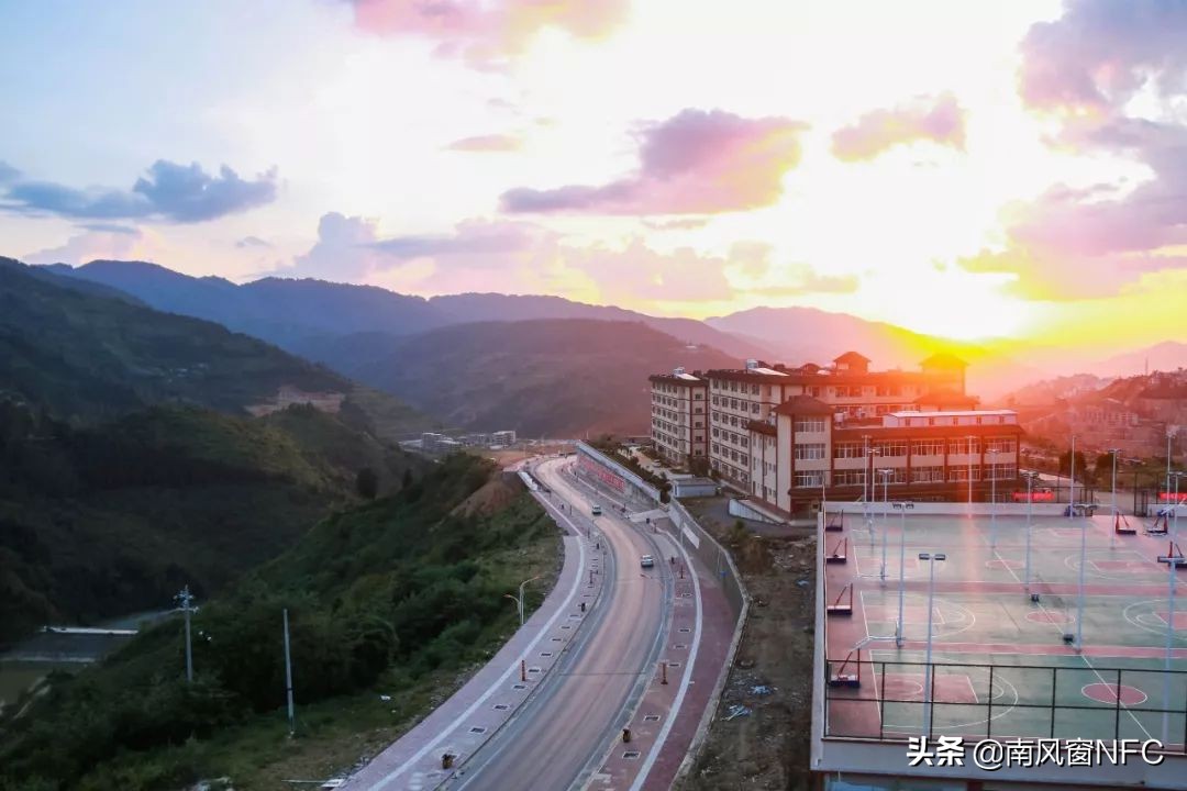 云南最穷贫困县，砸了2亿建学校