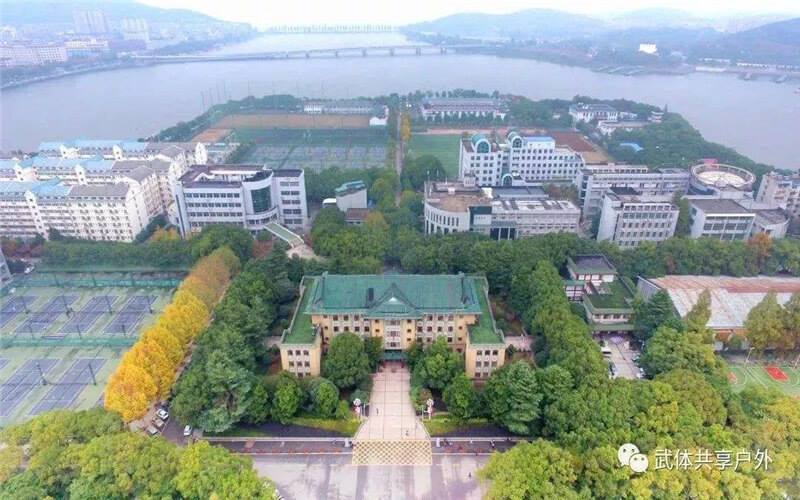 中国十大体育类大学排名，很多都有博士点，实力不能小瞧