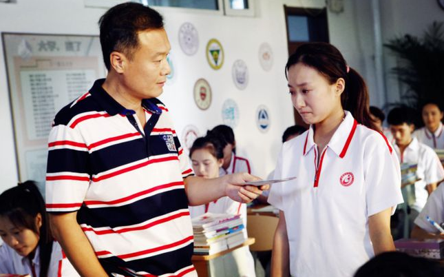 高校“新生”身份引争议，北交大录取4064人，有1033人是复读生