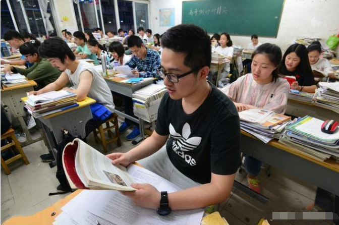 “双一流”缩减对非全日制研究生招生，呈下降趋势，有的超10％