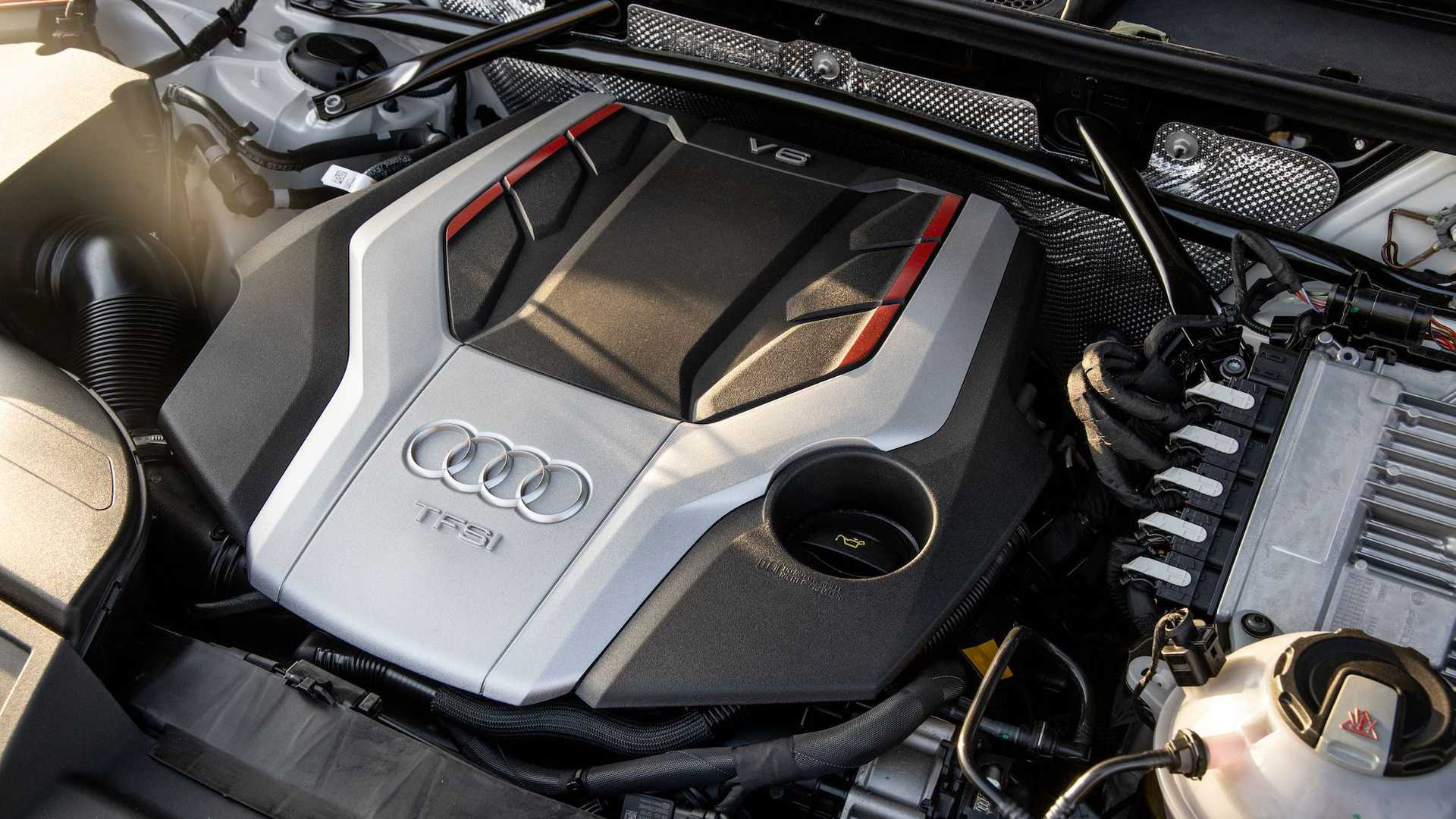 新款奥迪Q5高性能版，3.0T+V6引擎，海外售价约35万元