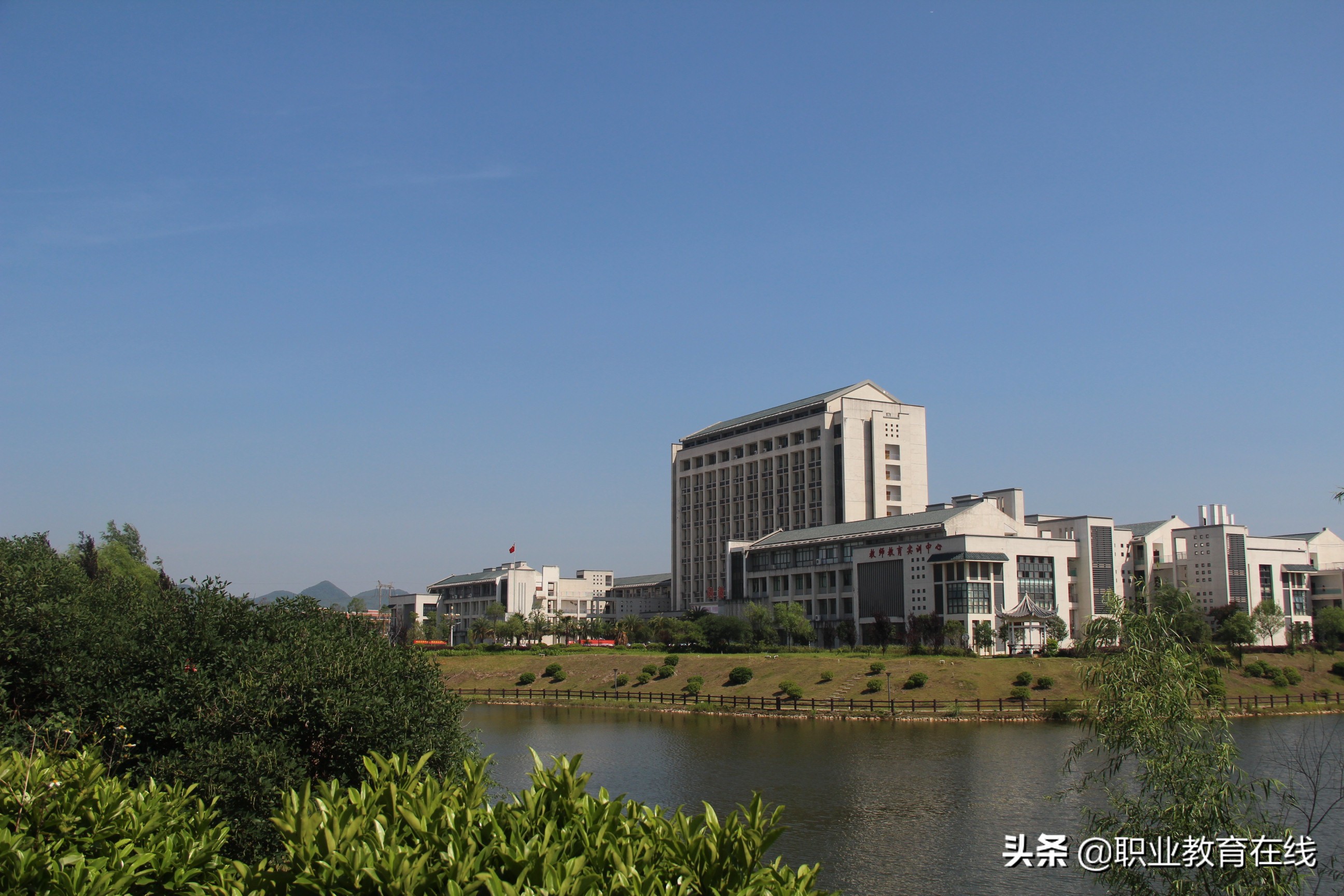 没有一所大学进入全国百强，广西的高等教育为什么这么弱？