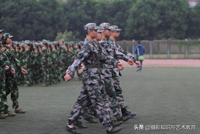 大一新生犹豫要不要当兵，退役士兵给出7点理由，要做好思想准备