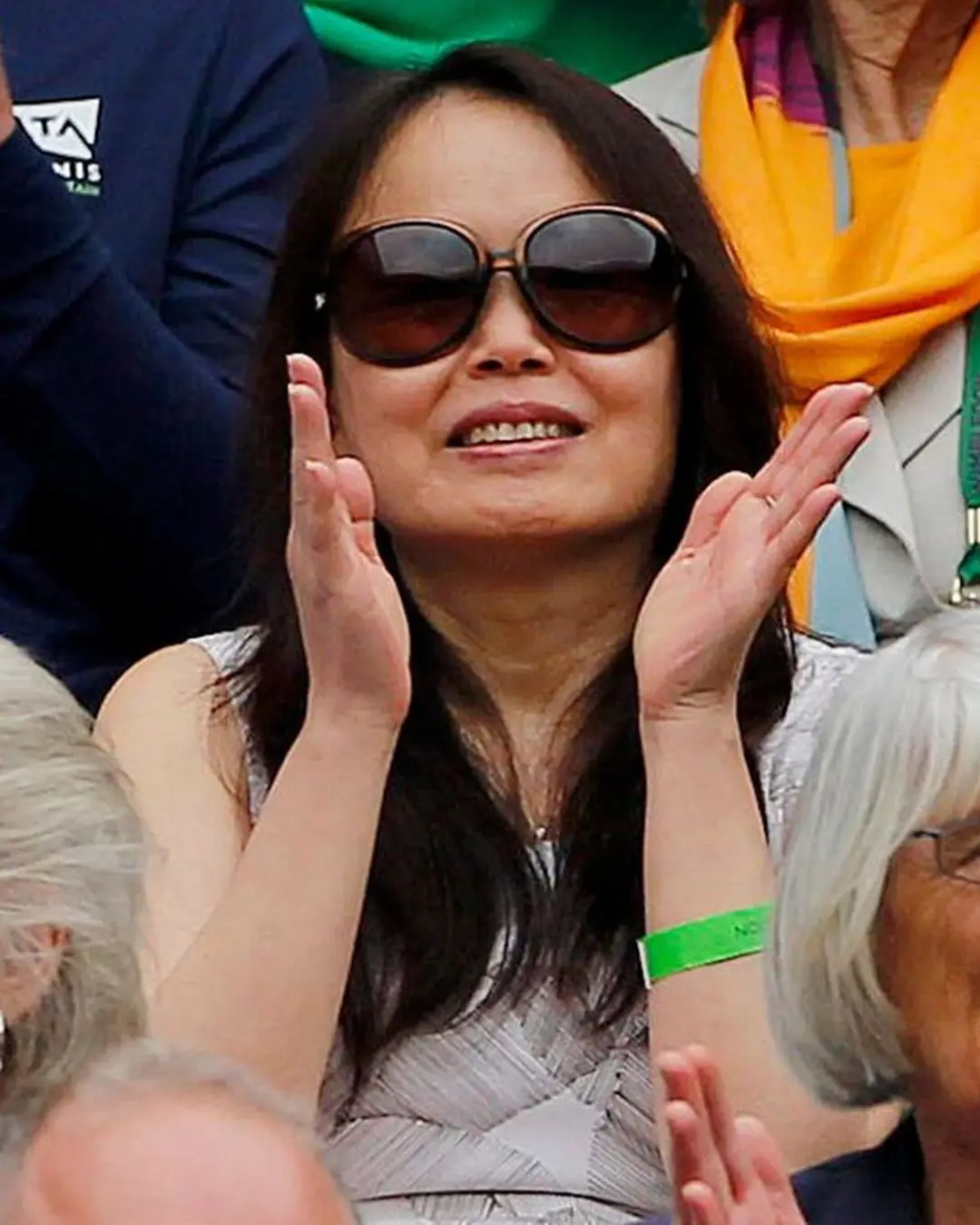 为了她们而表扬，这两个英国的华裔女性很值得表扬。