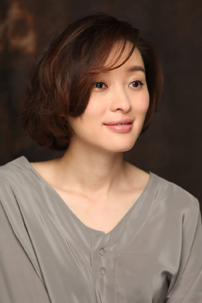 作为一名演艺界的前辈,这些年,吴越的情感生活却留白太多,2000年和