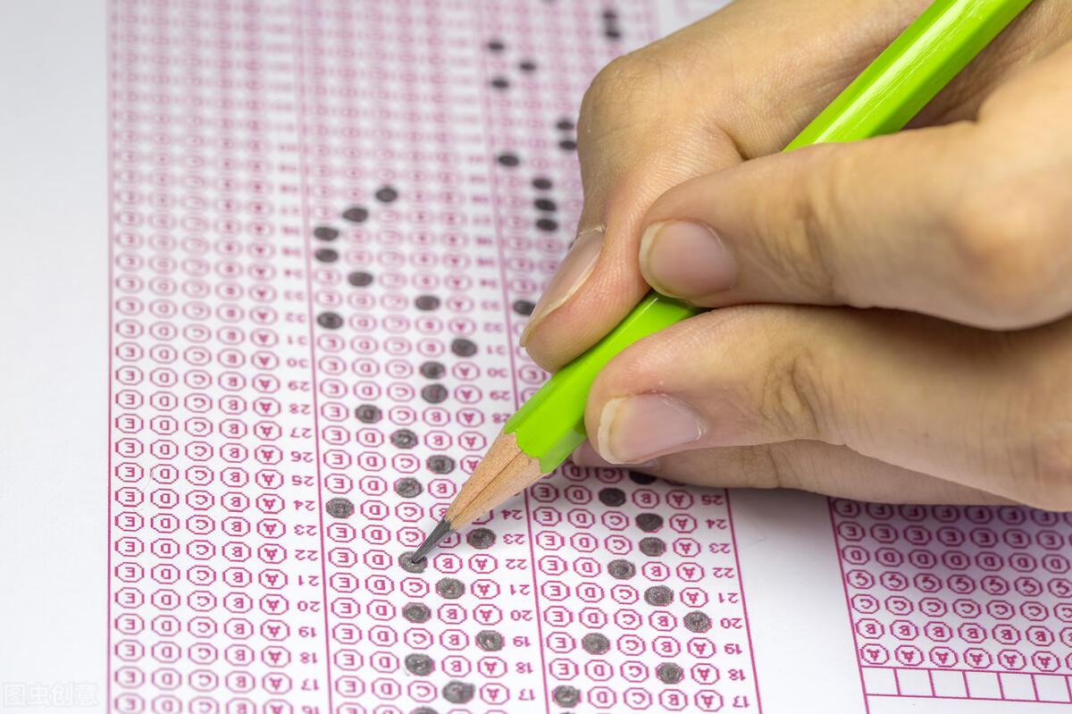 高考英语单项选择题对比分析研究