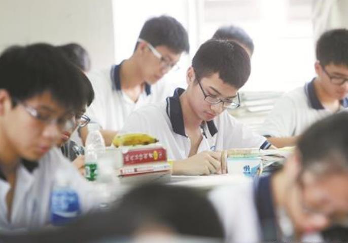 考生500多分上清华，被网友质疑期末会挂科，如今过得让人很羡慕