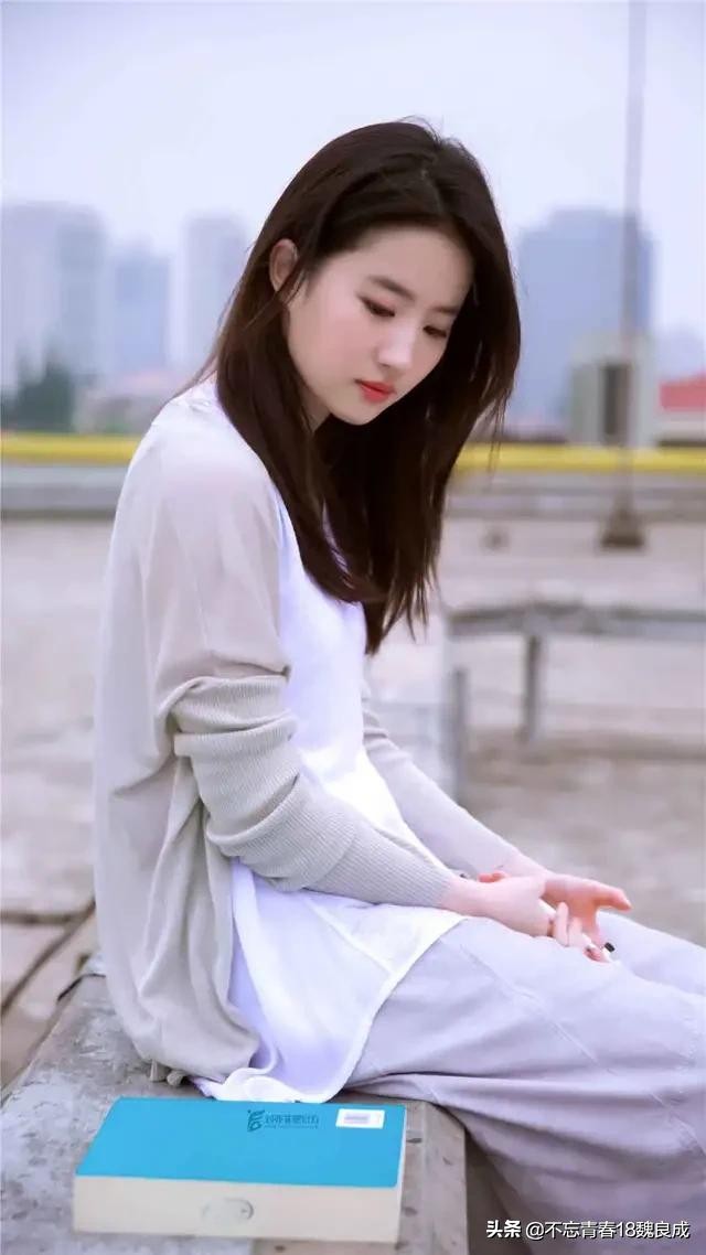 【原创首发】淡妆素颜涵气质，眉目清秀肤如玉