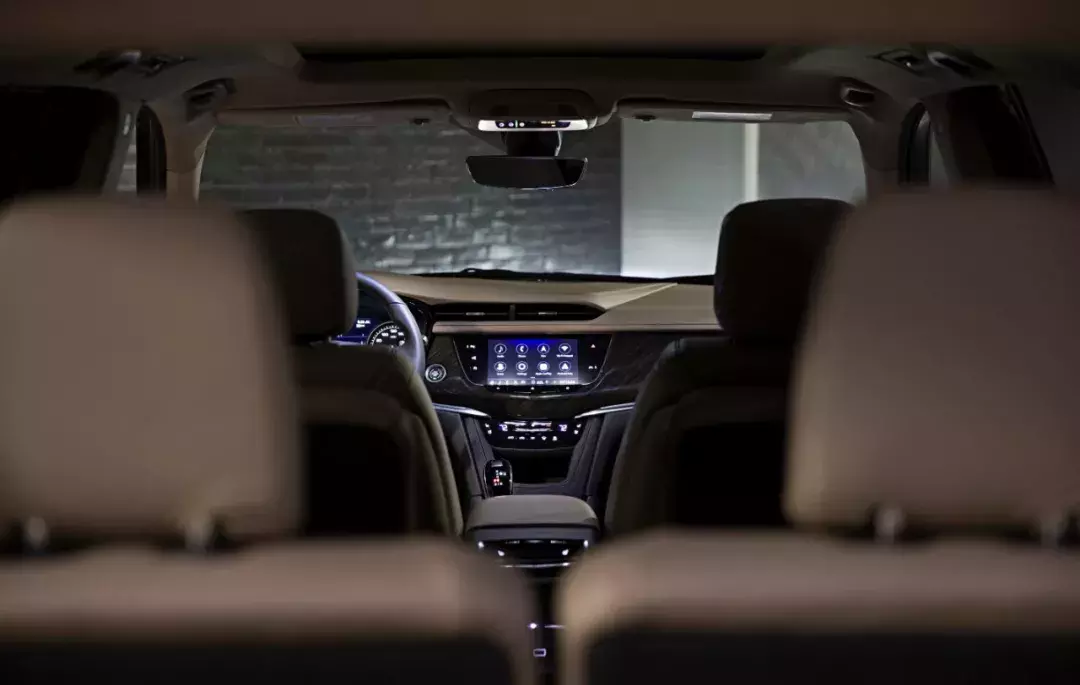 凯迪拉克XT6:想让精英大叔忘掉Alphard