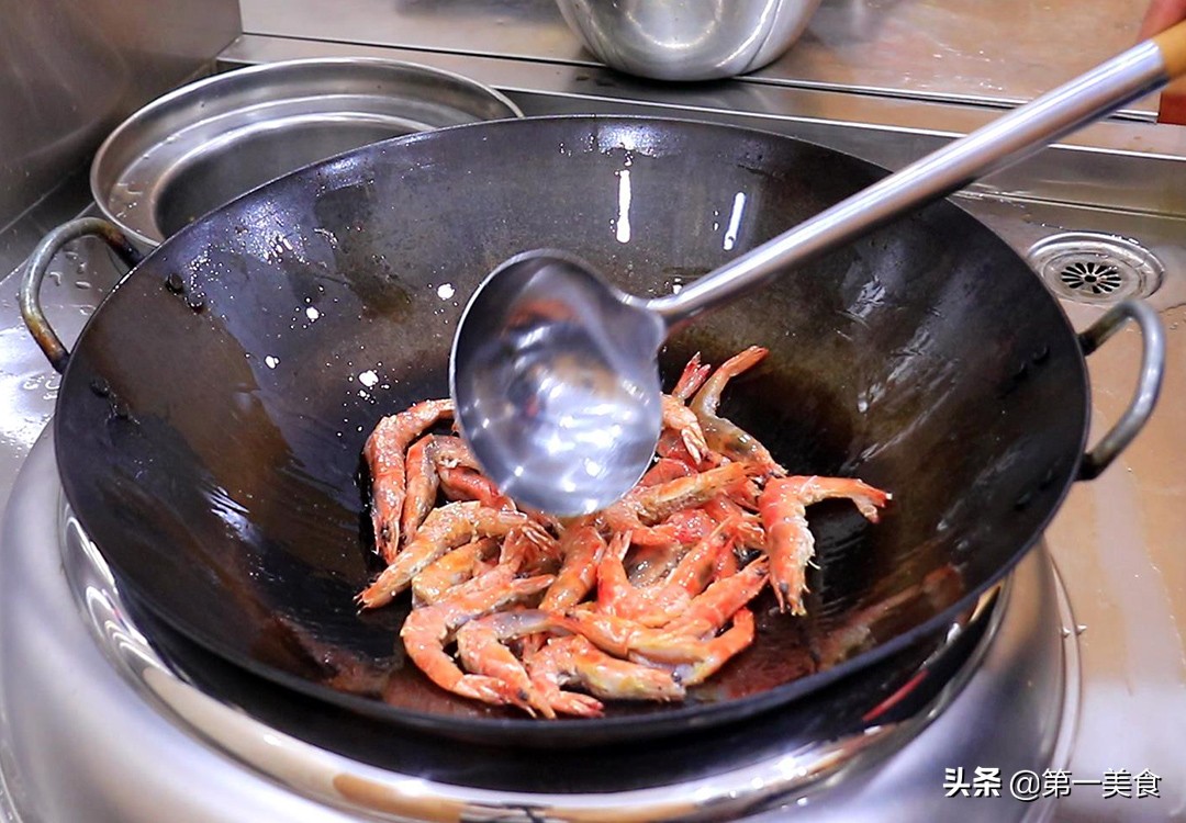 油焖大虾的做法 最正宗的做法,油焖大虾的做法 最正宗的做法视频