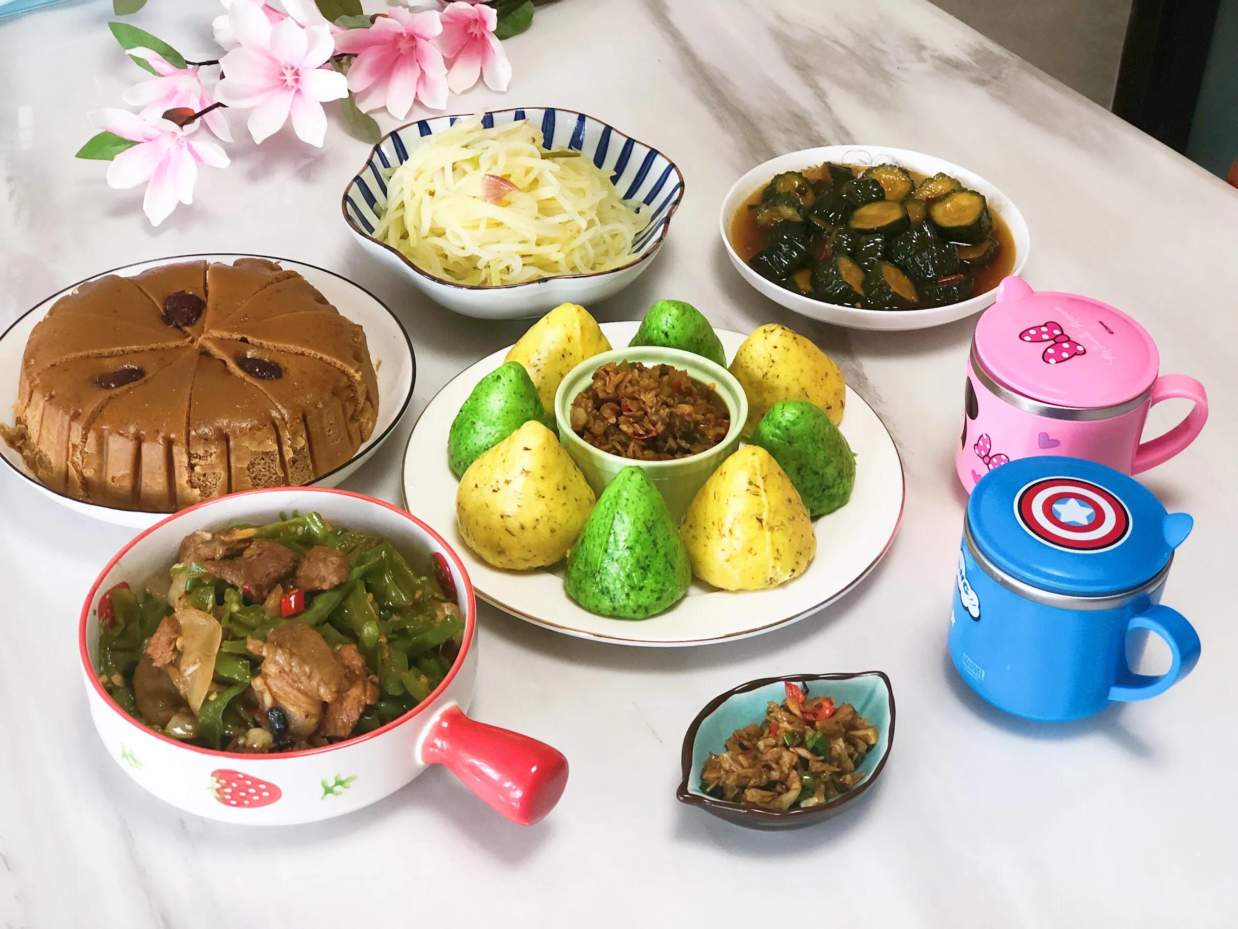 一家三口的晚餐，简单却不失丰盛和美味，发到朋友圈后，接连被赞