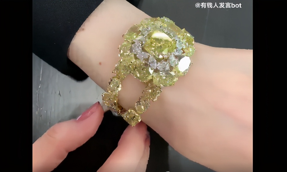 幾千萬的鉆石手鏈就長這樣？有錢人的世界果然“樸實無華”