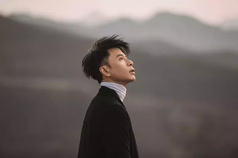 10首最经典的粤语歌,听一遍就上瘾了
