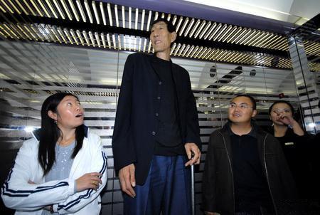 1951年出生,今年68岁的鲍喜顺,是内蒙古赤峰市人.