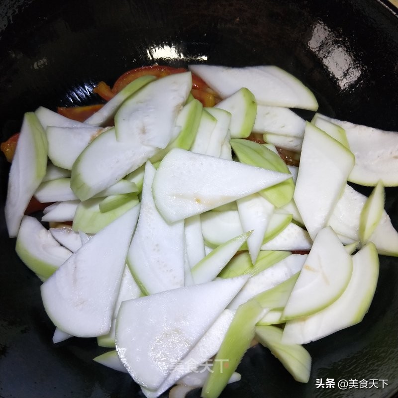 酸溜溜的味道，酸爽可口，开胃下饭，还帮油腻腻的肠胃减减负