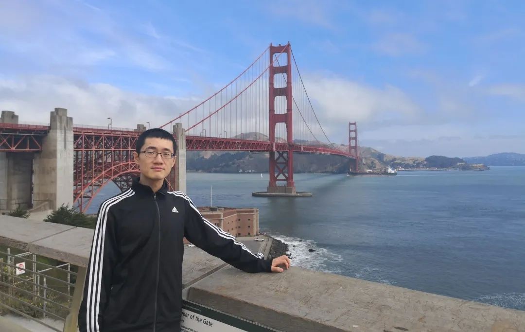 惊艳！北京“双一流”名校2021级新生辅导员集体亮相，网友：眼前一亮！