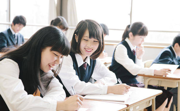 “百强中学”重新排名，衡水中学位居第二？榜首升学率达九成