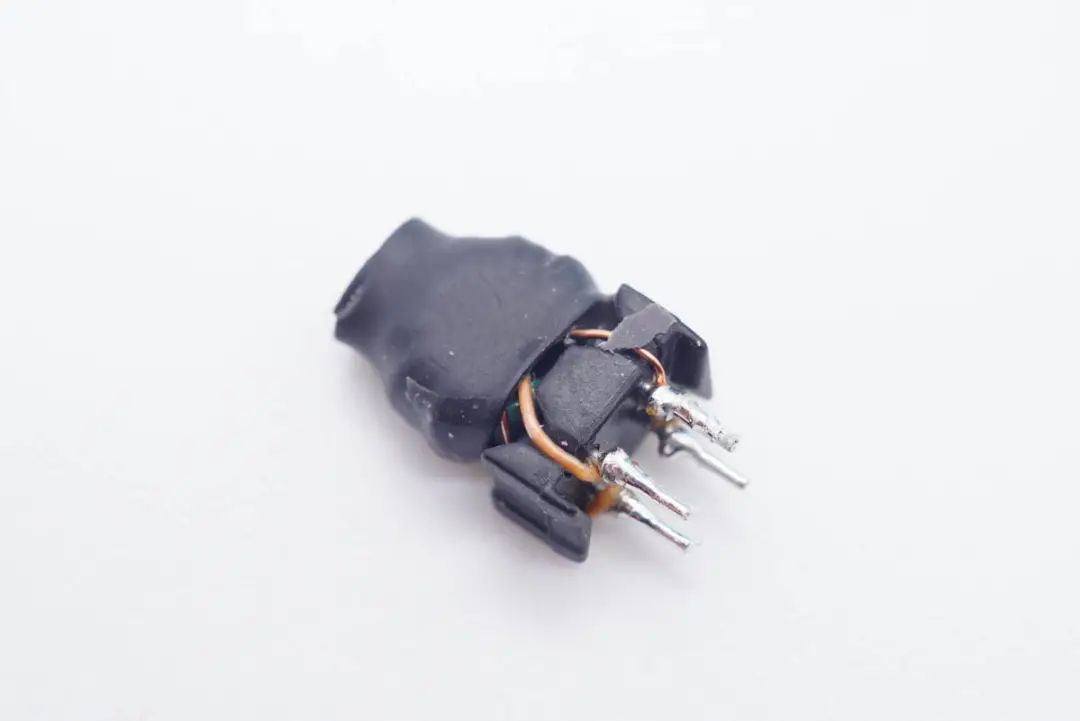 内置氮化镓芯片，体积小功率大，小米120W USB-C快充拆解