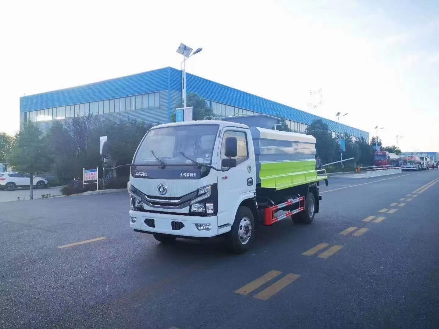 东风小多利卡5方蓝牌餐厨垃圾车