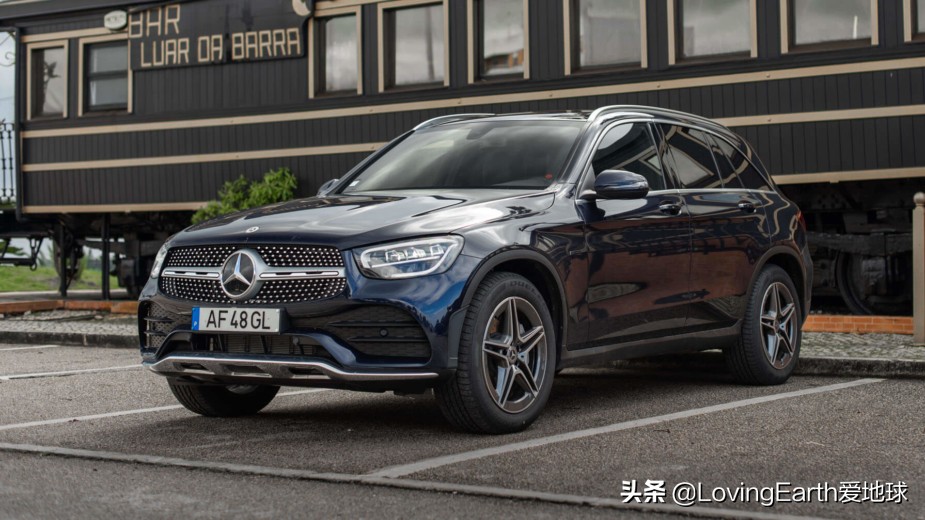 2021款奔驰glc 300柴油插电混动版:四驱家用产物