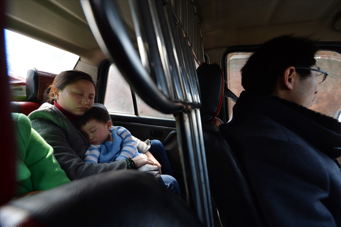 为什么玩手机的时候，晕车更严重？4个正确办法缓解晕车，快试试