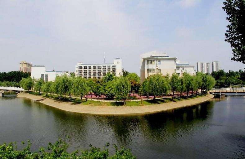 河南南阳有3所本科院校，其中一所在风景区，每年只招生50人